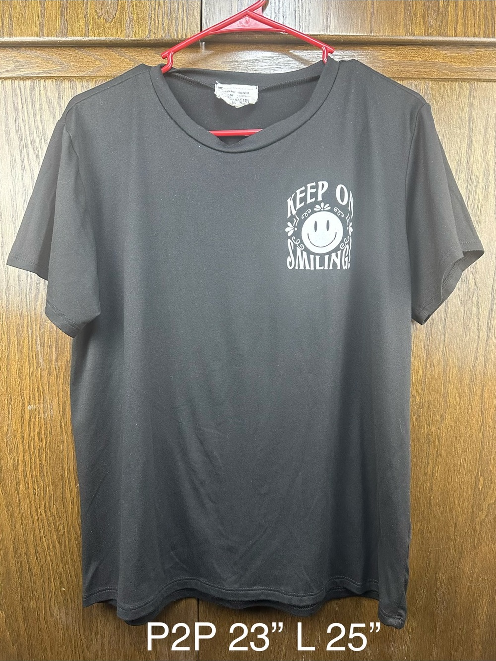 french pastry Black 'Keep On Smiling' Short Sleeve Tee